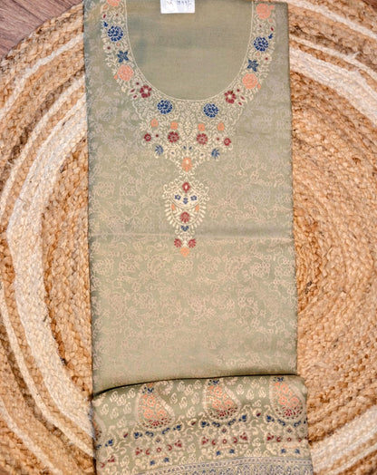 Wollen fabric unstitched